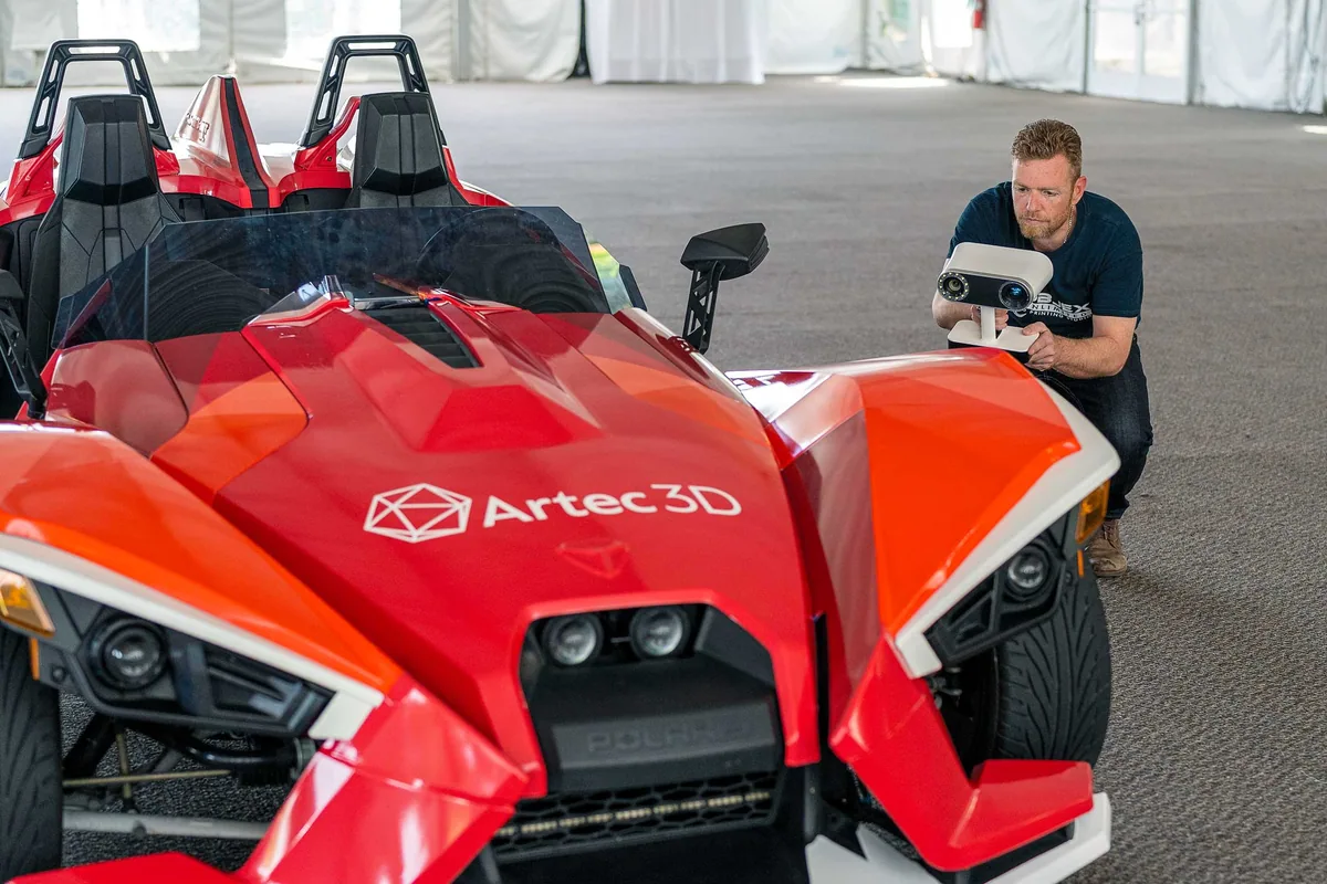 Engineer scanning a vehicle body with an Artec Leo